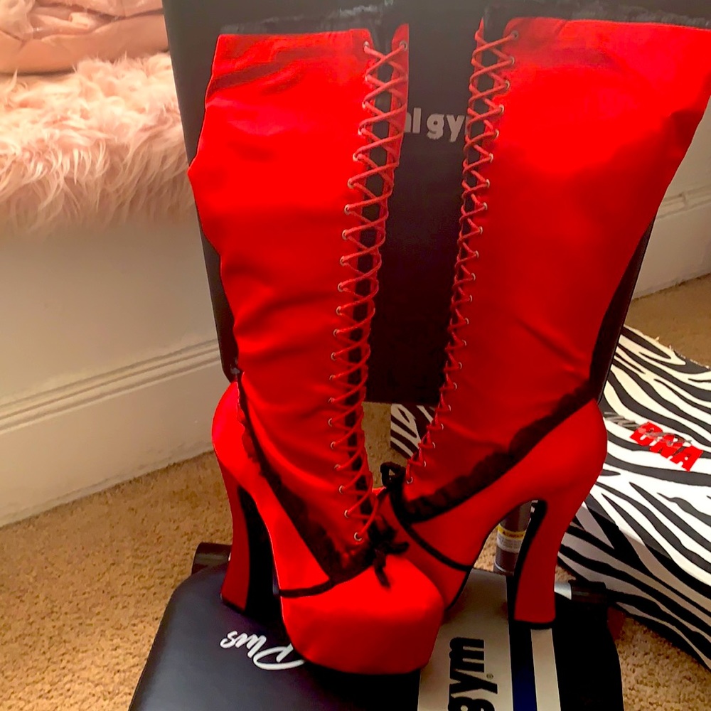 Platform boots satin